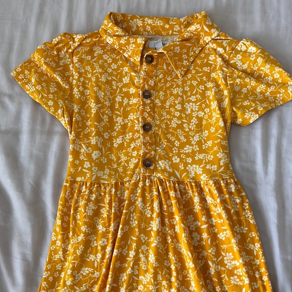 Beatiful mustard dress for girl. Size said 14 but.